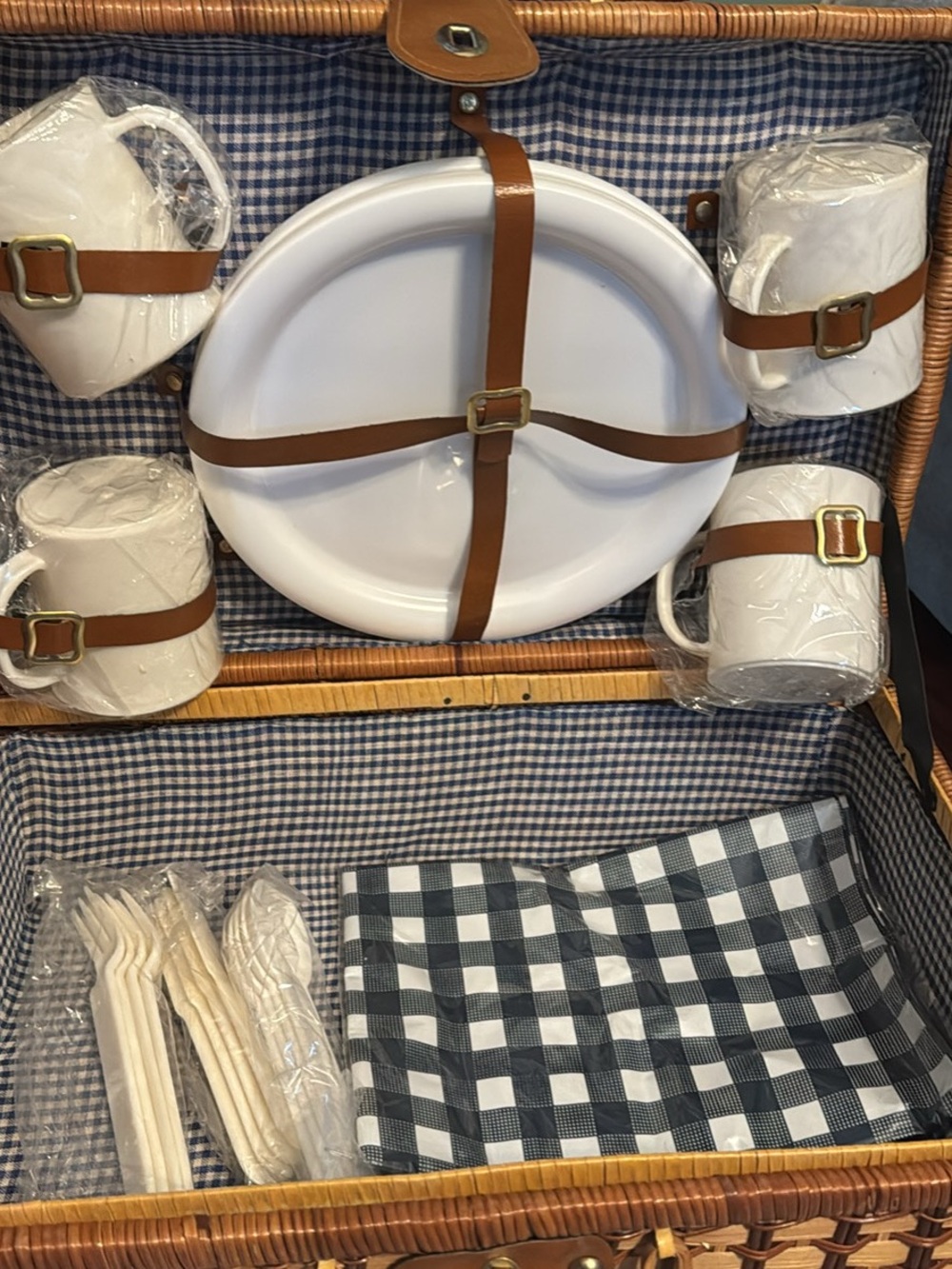Classic Woven Picnic Dinnerware Set with Brown Leather Straps Vintage Vibes